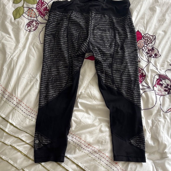 Lululemon Athletica Black Patterned Leggings - Picture 3 of 8
